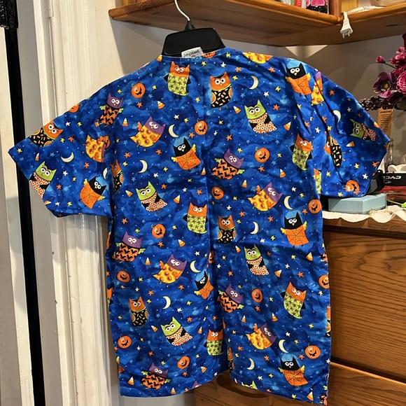 Halloween scrub top - Picture 2 of 3